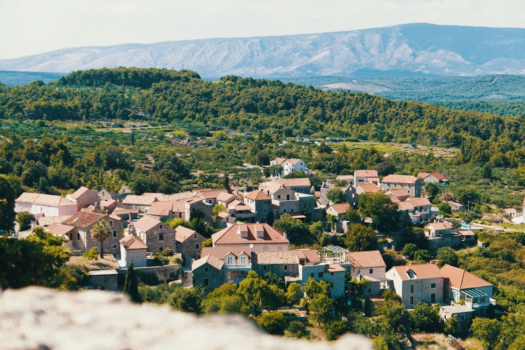 découvrez l'univers de l'habitat interchangeable : une solution innovante et flexible qui transforme vos espaces de vie. explorez les avantages, les matériaux durables et les designs adaptables pour un logement qui s'ajuste à vos besoins.