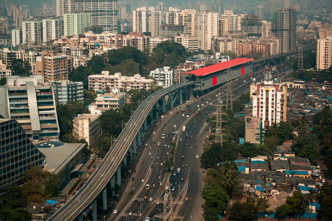 découvrez les dernières tendances et innovations en matière de mobilité urbaine. optimisez vos trajets quotidiens et explorez des solutions durables pour un avenir urbain plus intelligent.