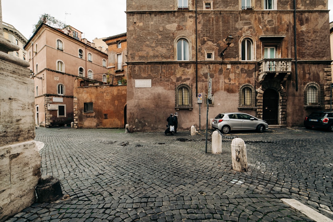 découvrez comment l'urban renaissance transforme nos villes en espaces durables et vibrant de vie. plongez dans les initiatives innovantes qui réinventent l'architecture, favorisent la biodiversité et améliorent la qualité de vie urbaine.