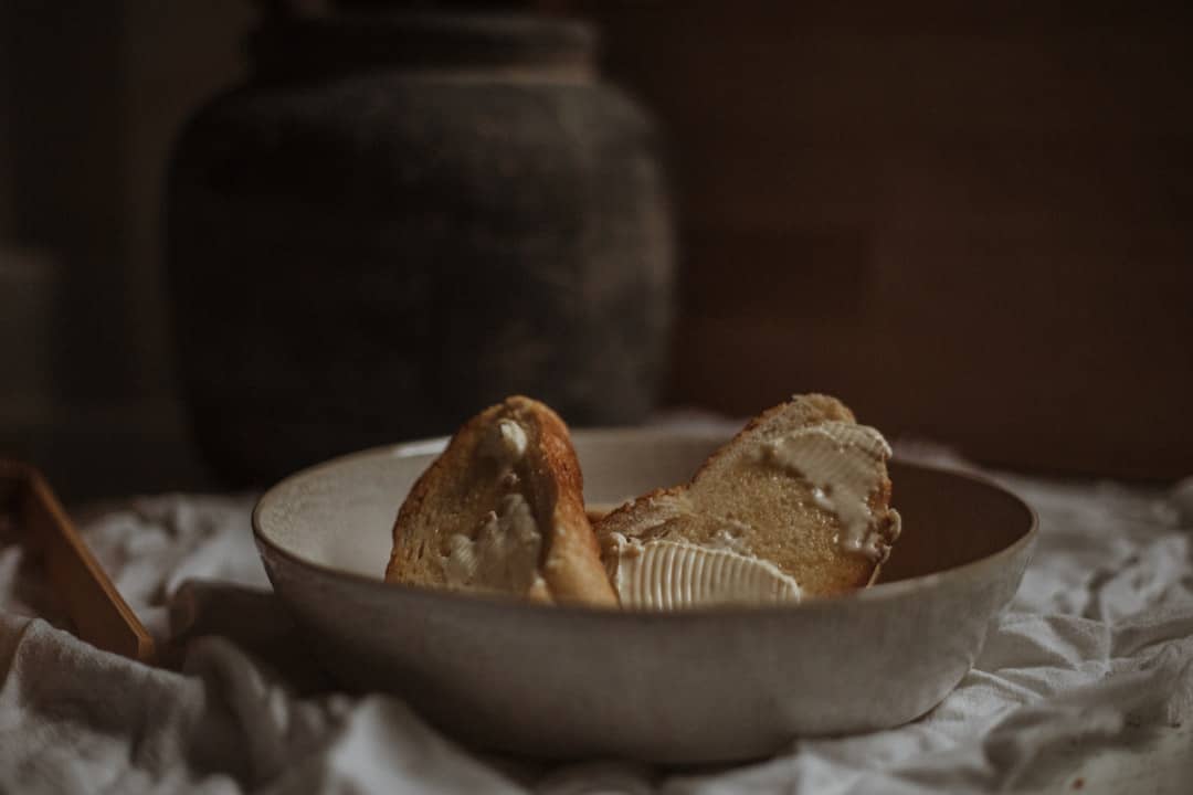 découvrez notre sélection de comfort food réconfortante, alliant saveurs généreuses et souvenirs d'enfance. plats chauds, crémeux et savoureux qui réchauffent le cœur, idéaux pour partager des moments conviviaux. laissez-vous séduire par ces délices qui apportent bien-être et douceur au quotidien.