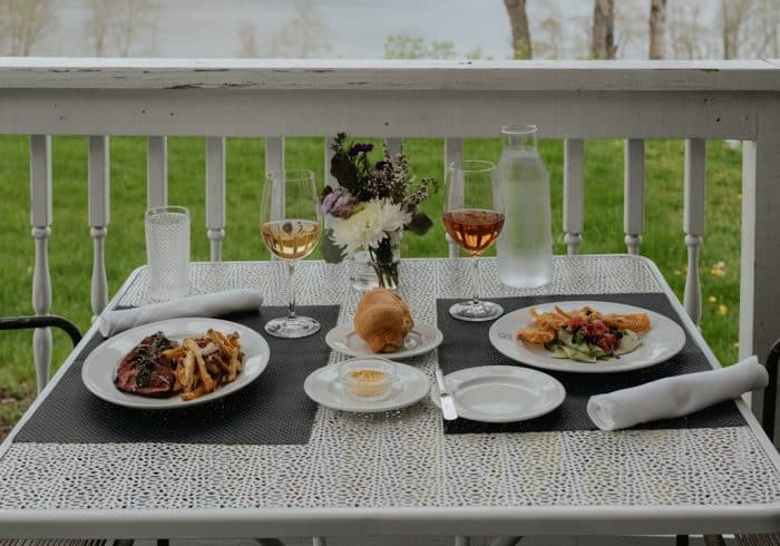 découvrez une expérience culinaire inoubliable où chaque plat raconte une histoire, alliant saveurs uniques et techniques raffinées. plongez dans un voyage gastronomique qui éveillera vos sens et ravira vos papilles.